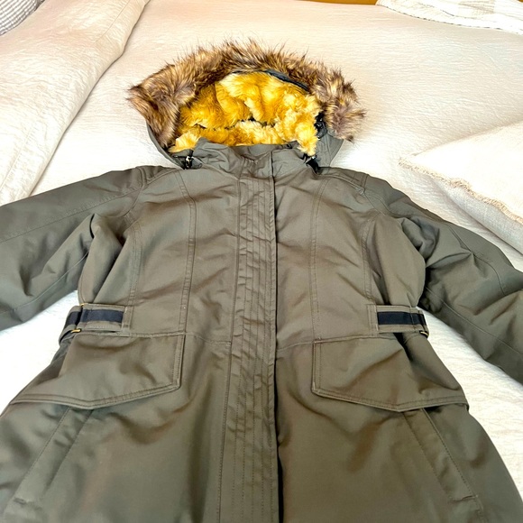 Woman’s North Face Winter Parka. Army green. - Picture 1 of 7